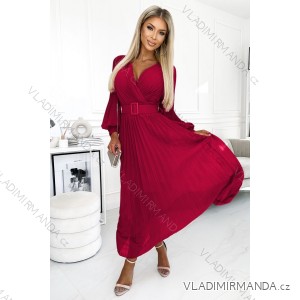 414-9 KLARA Faltenkleid mit Gürtel und Ausschnitt – Farbe Burgund