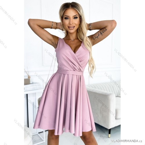 478-2 MAYA Kleid mit längerem Rücken, Ausschnitt und Gürtel – schmutziges Rosa