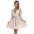 339-4 BINDY Feminines Kleid mit Ausschnitt und Gürtel – Beige