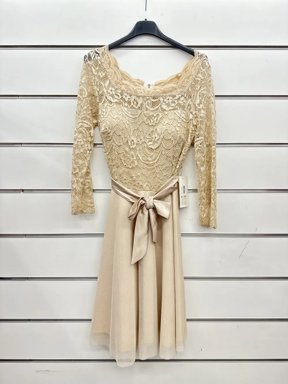 Elegantes Damenkleid mit langen Ärmeln (S/M ONE SIZE) ITALIAN FASHION IMPSH24V3852 beige S/M