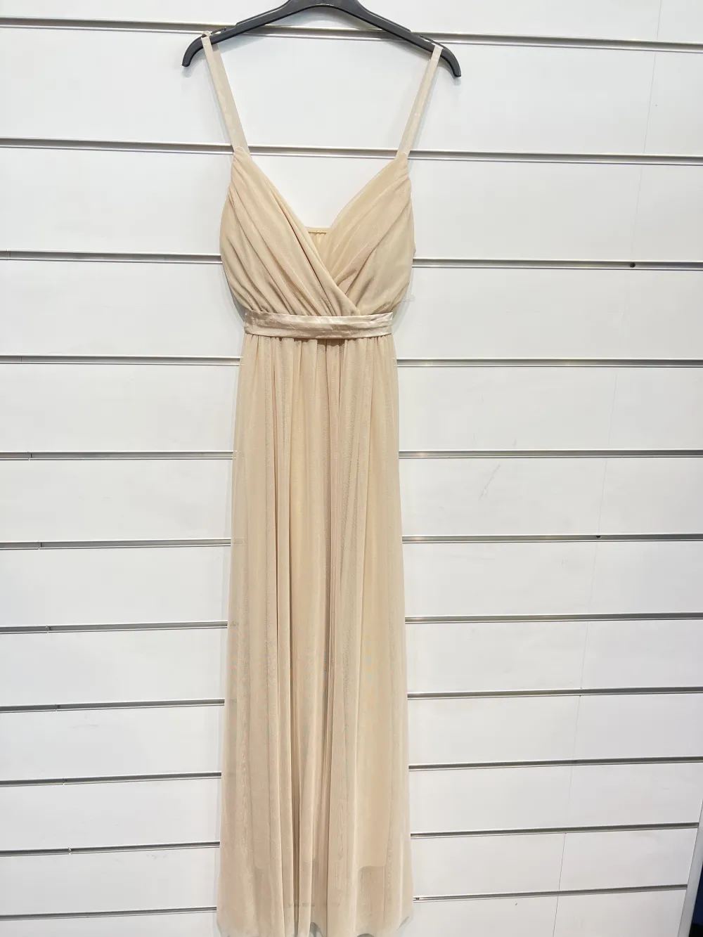 Langes elegantes Damenkleid mit Trägern (S/M ONE SIZE) ITALIAN FASHION IMPSH243670 beige S/M