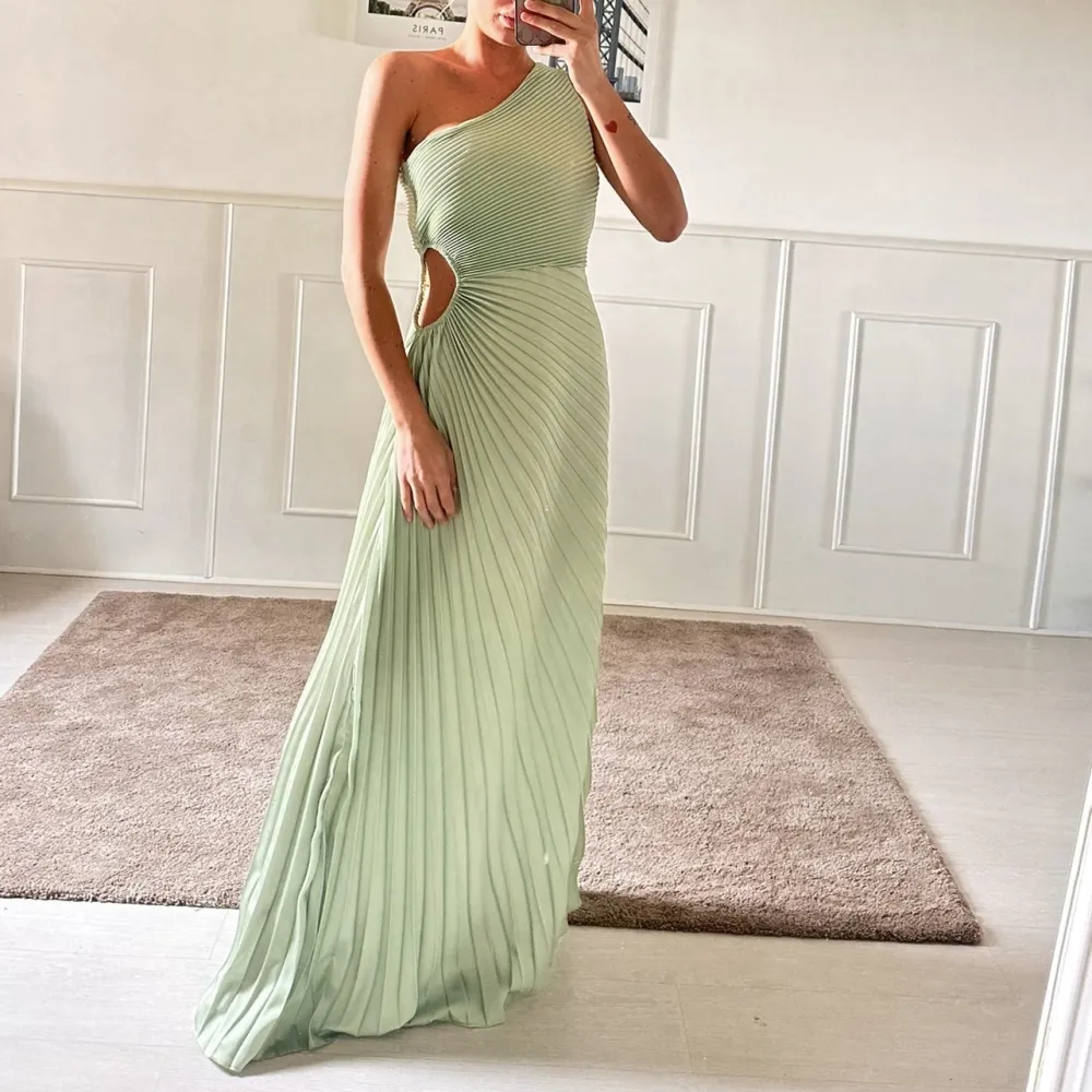 Elegantes Sommerkleid mit glitzernden Pailletten für Damen (Einheitsgröße S/M) ITALIAN FASHION IMPBB23O3837