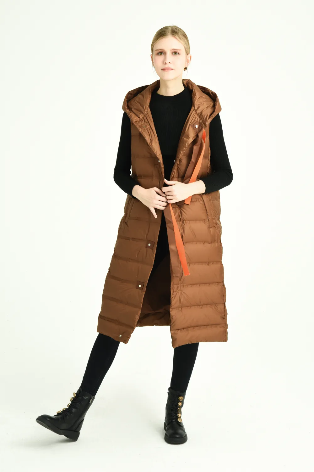 Ärmellose, warme Damenweste mit Kapuze (Einheitsgröße S/M/L) ITALIAN FASHION IMPNF241565 Geben Sie eine Notiz ein L