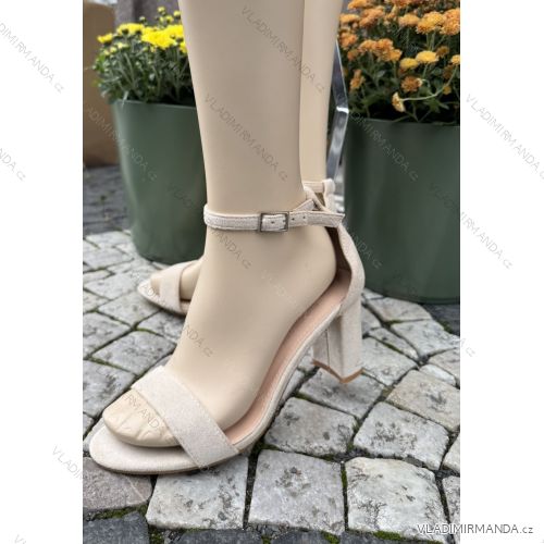Schuhkatalog Frühjahr-Sommer Damen-, Herren-, Kindersandalen, Hausschuhe, Sneakers, Halbschuhe, formelle Schuhe OBPR25JARO