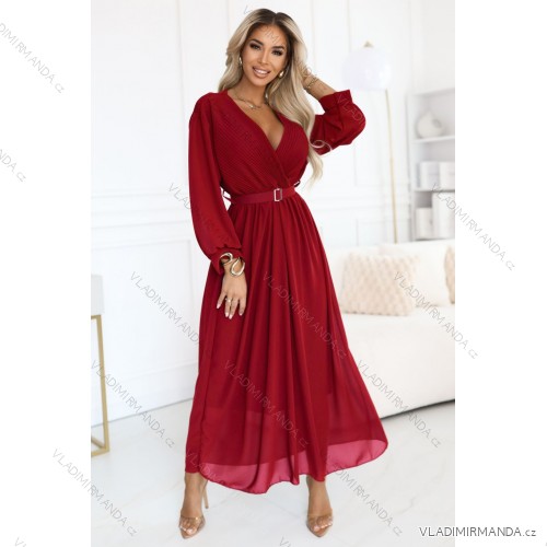 639-1 Elegantes, plissiertes Maxikleid mit Gürtel und Wickelausschnitt – bordeauxrot