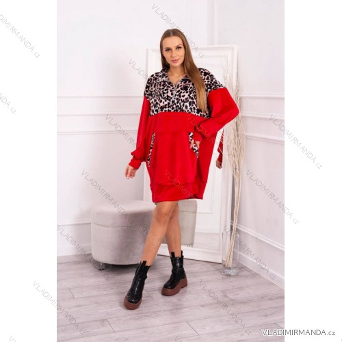 Rotes Velourskleid mit Leopardenmuster